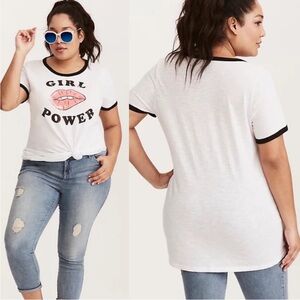 TORRID 00 GIRL POWER WHITE WITH BLACK TRIM PINK LIPS GRAPHIC TEE